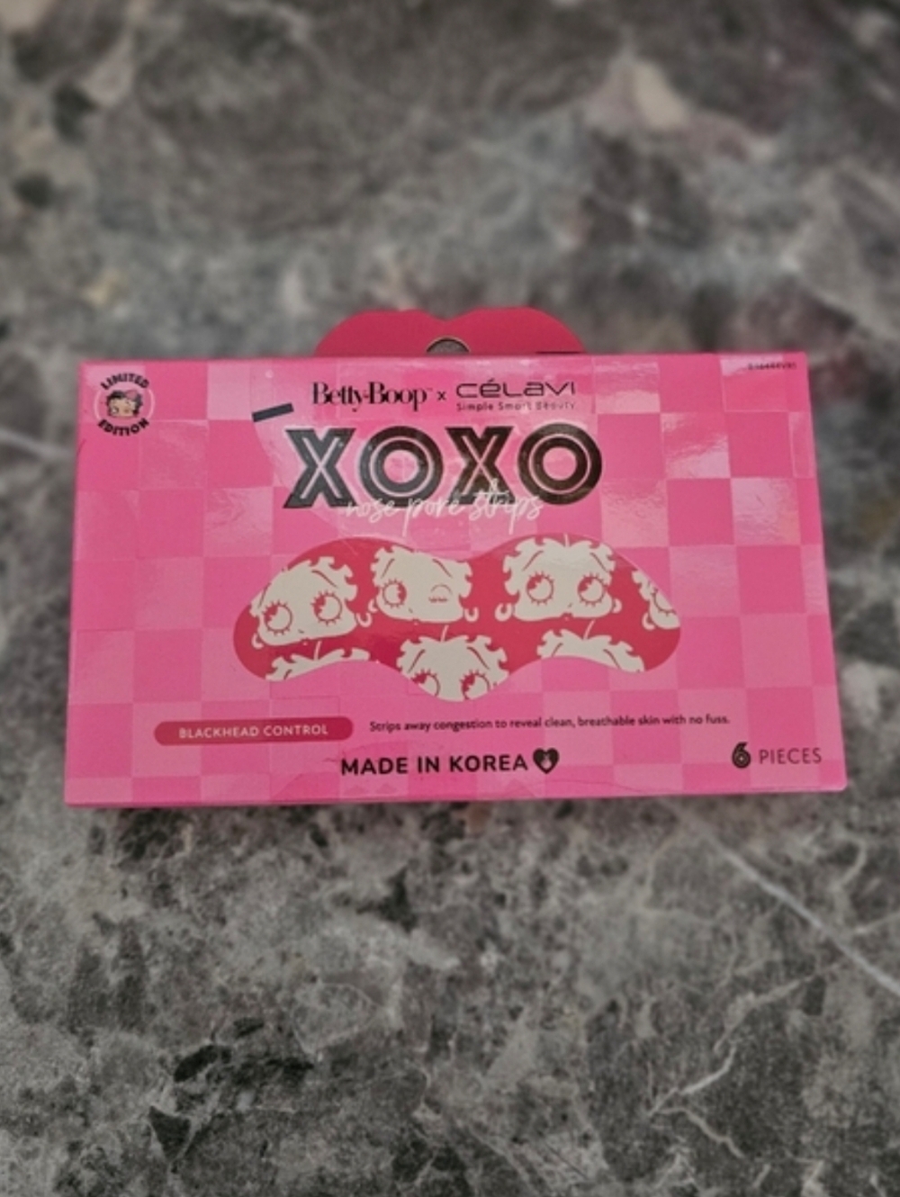 Betty Boop × CélaVi XOXO Bundle – Eyeshadow Palette, Eyelash Curler & Nose Strip - Picture 6 of 6